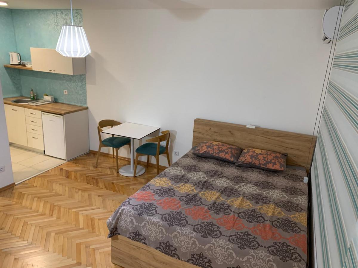 Clock Tower Apartments Подгорица Экстерьер фото
